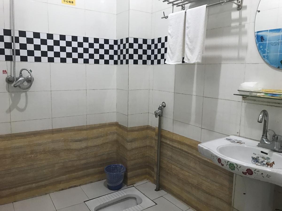 Emeishan Moon Bay Hotel Екстер'єр фото